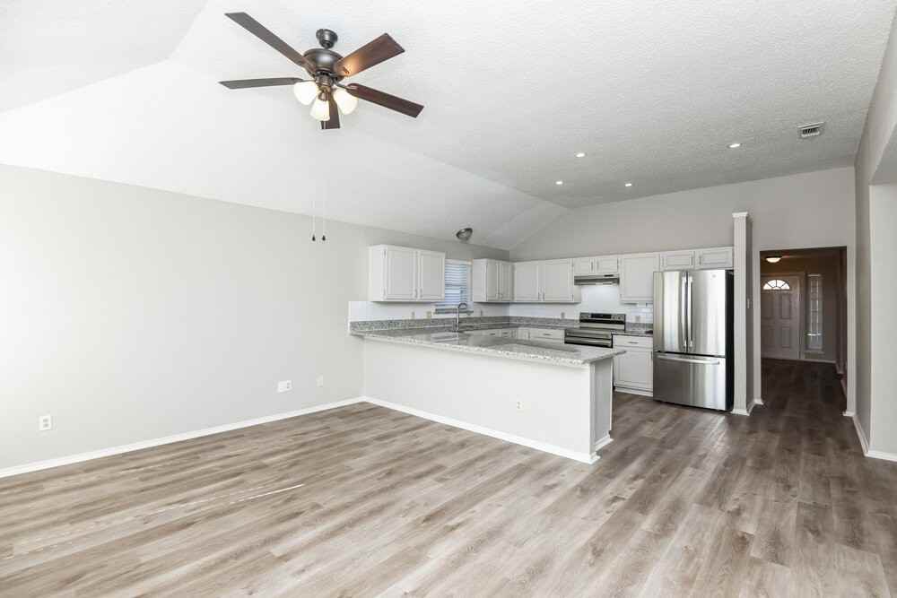 4648 Feathercrest Dr - Photo 4 of 16
