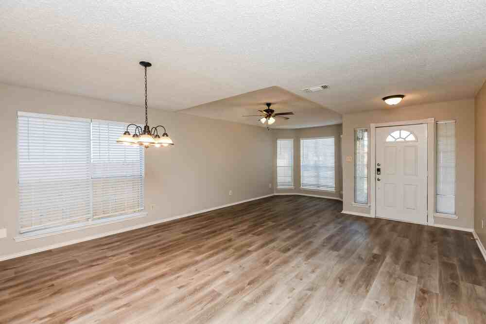 4648 Feathercrest Dr - Photo 5 of 16