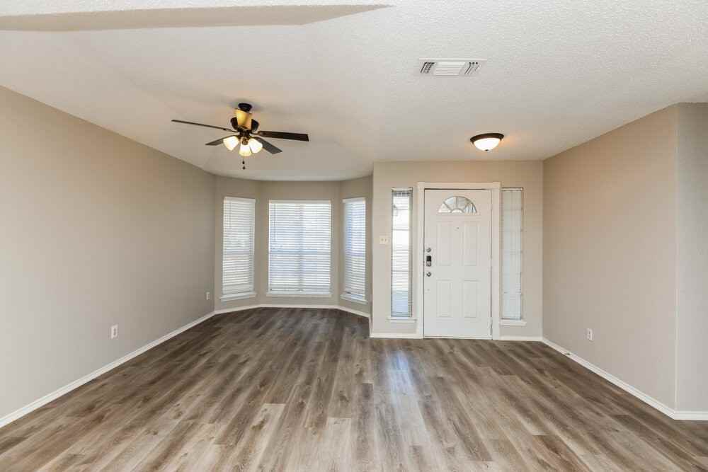 4648 Feathercrest Dr - Photo 7 of 16
