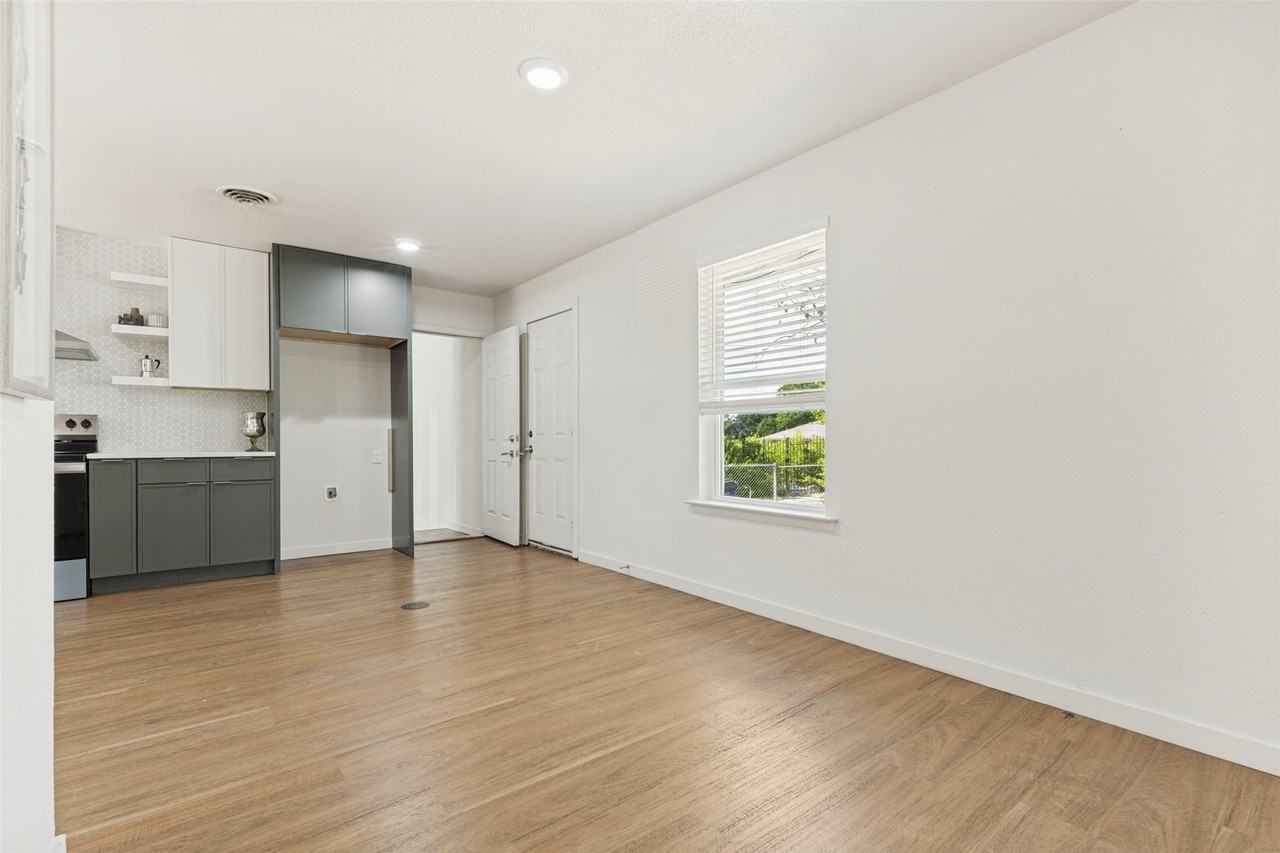 1215 Fordham Rd - Photo 6 of 25