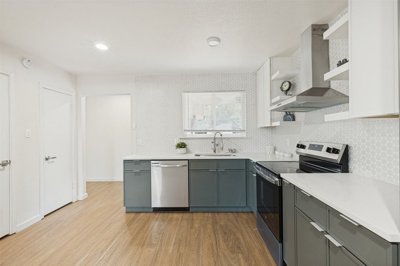 1215 Fordham Rd - Photo 7 of 25