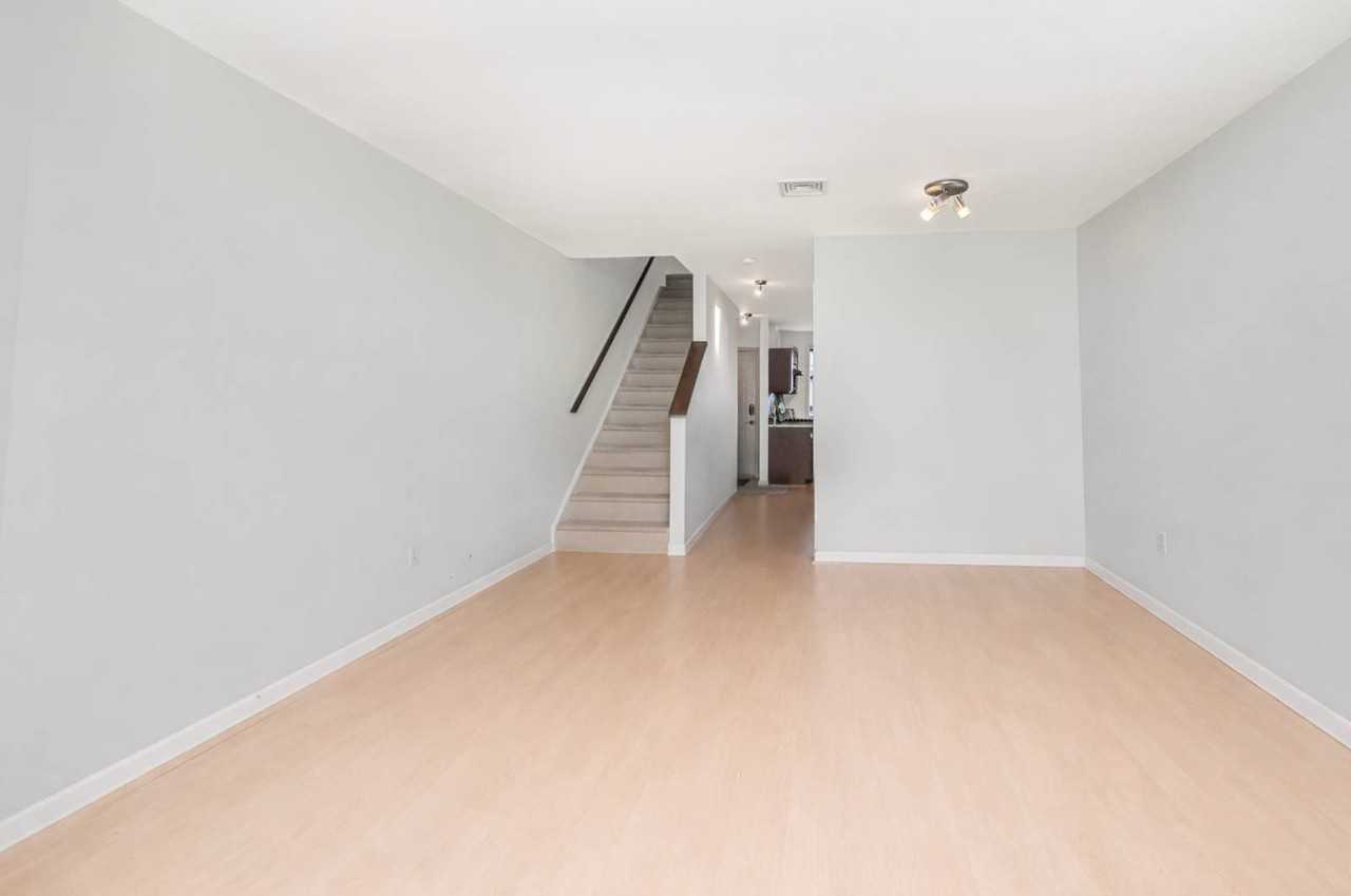 8 Davids Ln - Photo 3 of 24