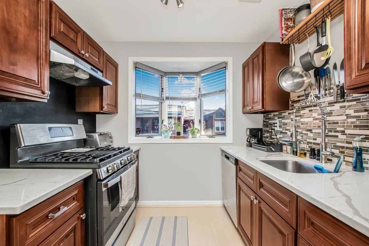 8 Davids Ln - Photo 5 of 24
