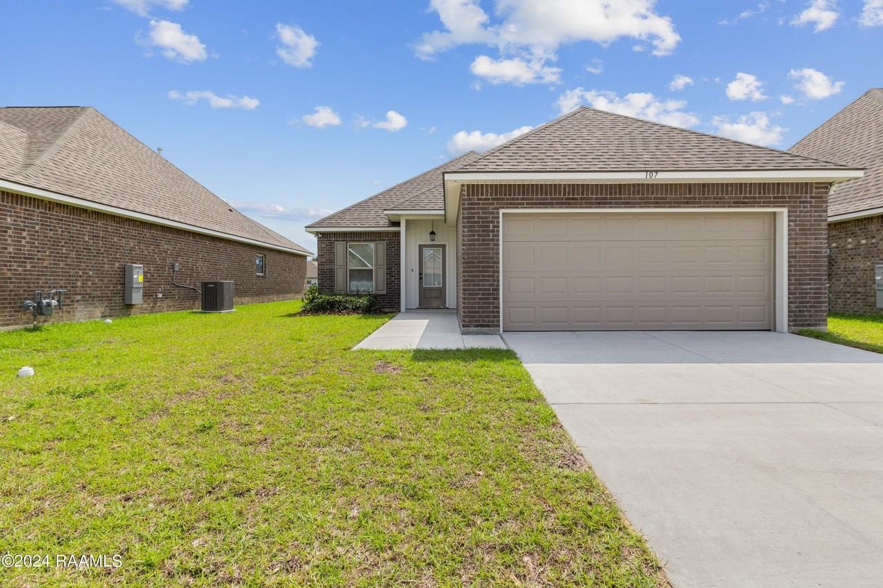 107 Segovia Way - Photo 2 of 28