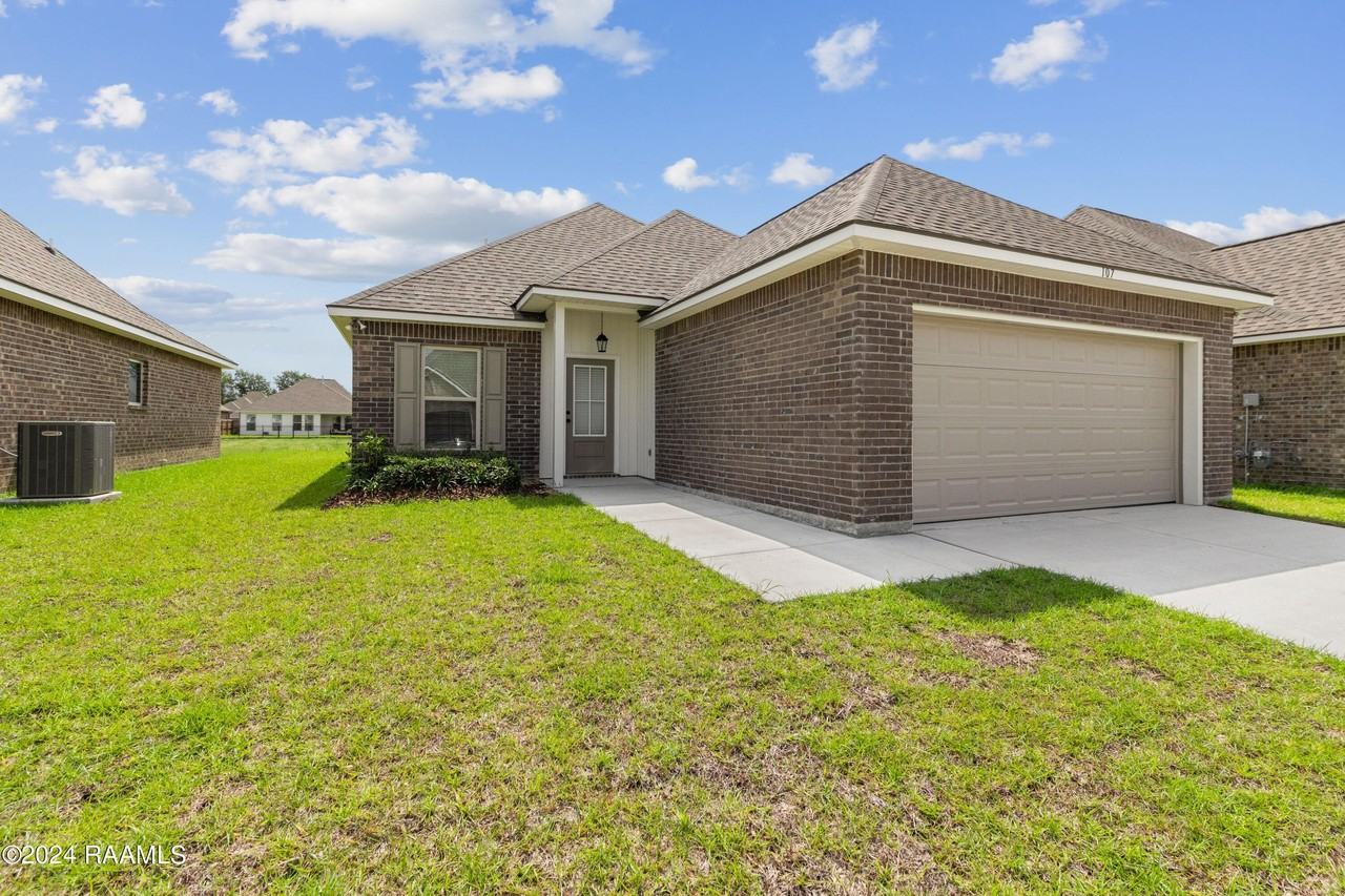 107 Segovia Way - Photo 3 of 28
