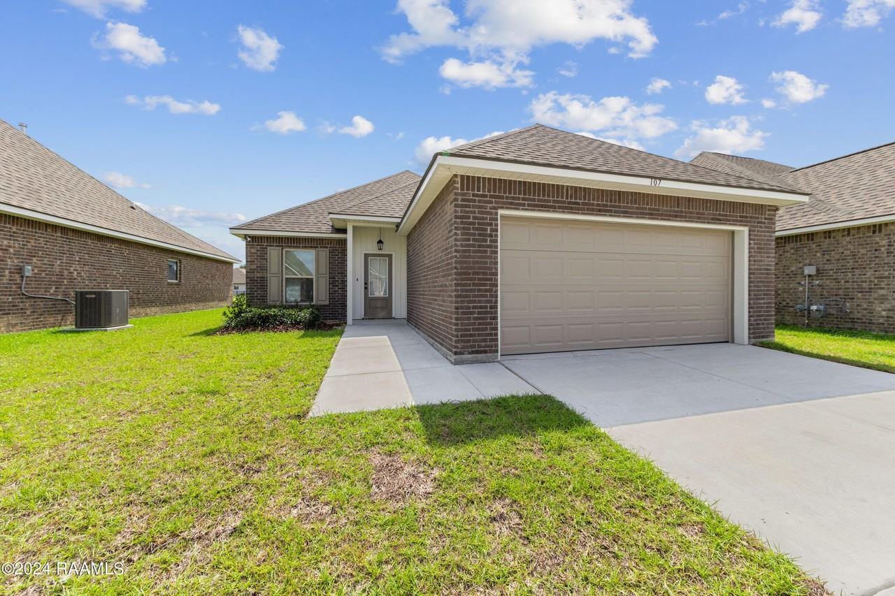 107 Segovia Way - Photo 4 of 28