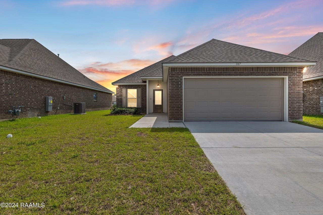 107 Segovia Way - Photo 5 of 28