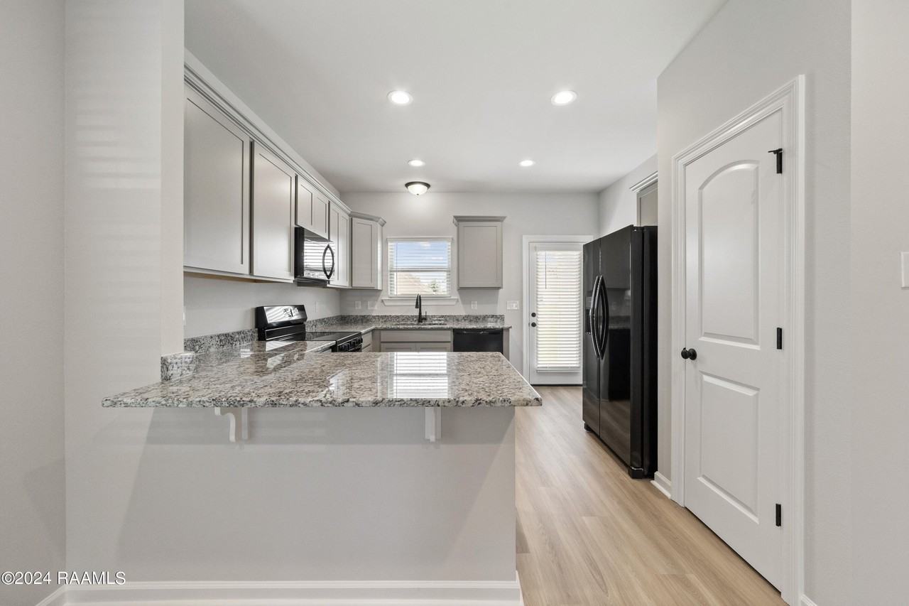 107 Segovia Way - Photo 6 of 28