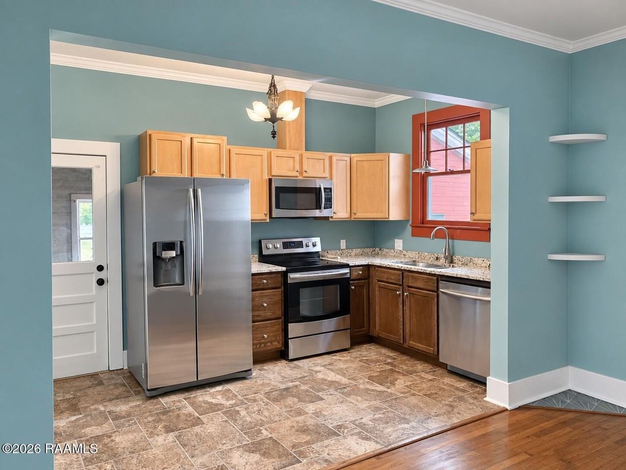 506 Adrienne St - Photo 4 of 13