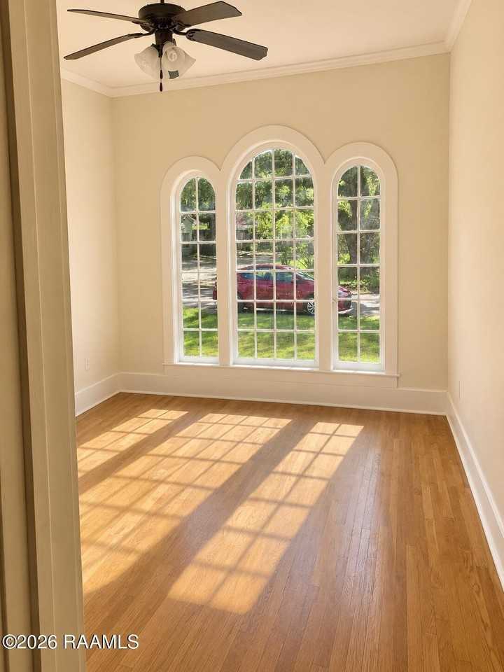 506 Adrienne St - Photo 5 of 13