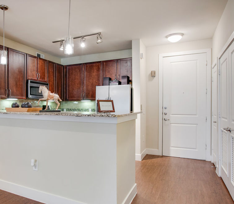 13005 Meandering Way