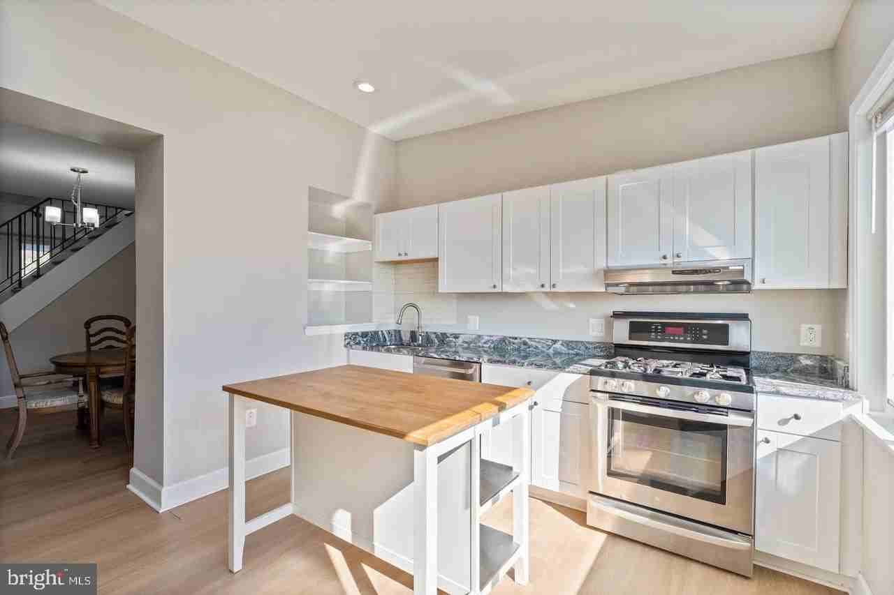 3819 Roland Ave - Photo 4 of 50