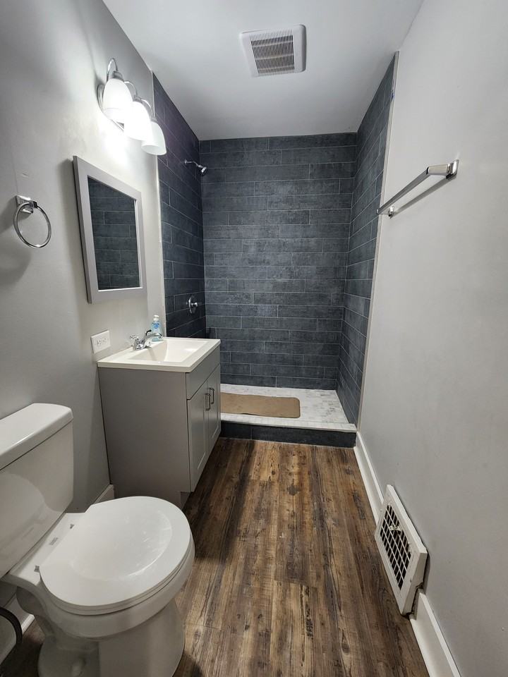 138-140 West Chambers Street - Photo 3 of 5