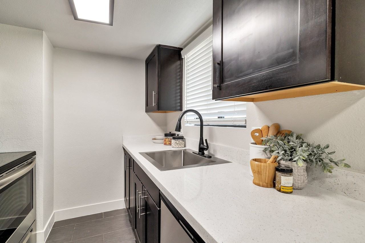 1827 East Lemon Street - Photo 5 of 15
