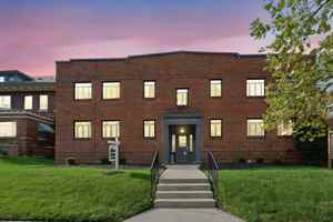 featured image of 451 E Town St #001
