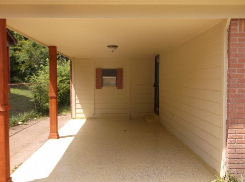 150 Maxwell Dr - Photo 4 of 9