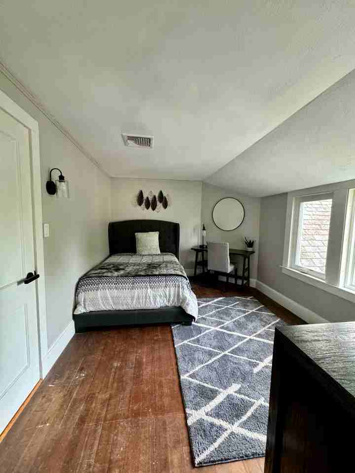 1820 Albany Ave - Photo 2 of 9