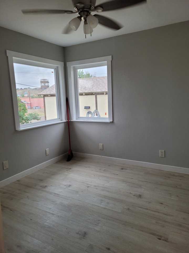 521 D St - Photo 7 of 10