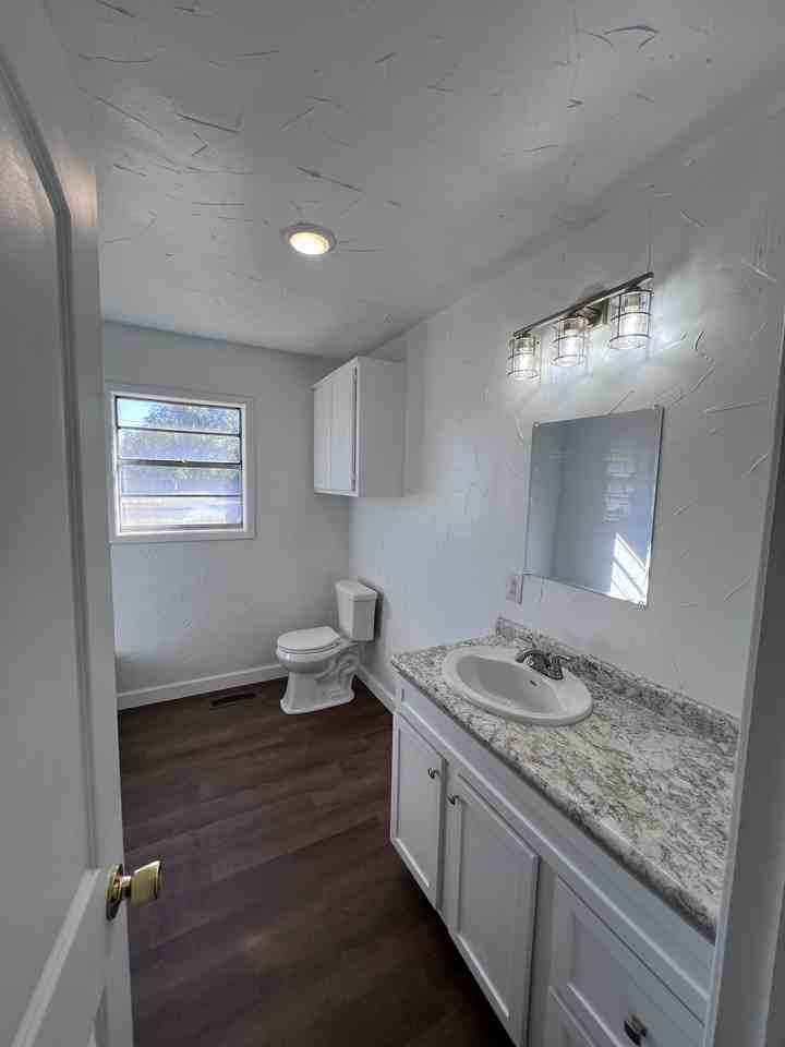 605 N Washington Ave - Photo 4 of 12