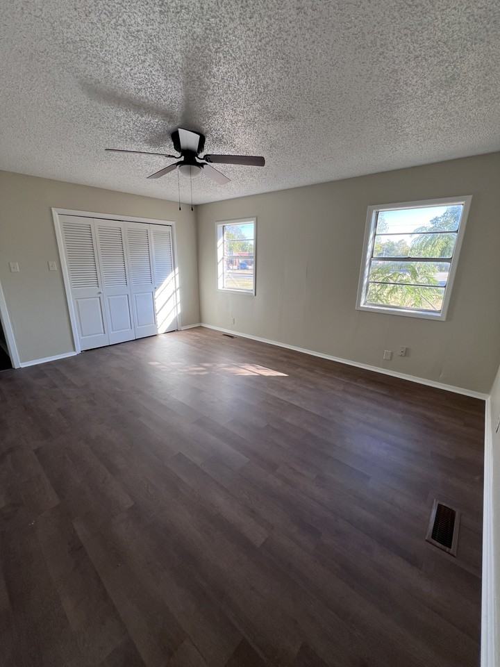 605 N Washington Ave - Photo 5 of 12