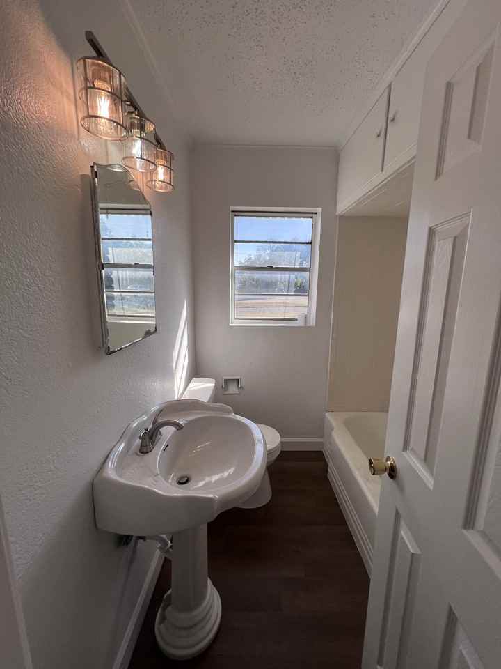 605 N Washington Ave - Photo 7 of 12