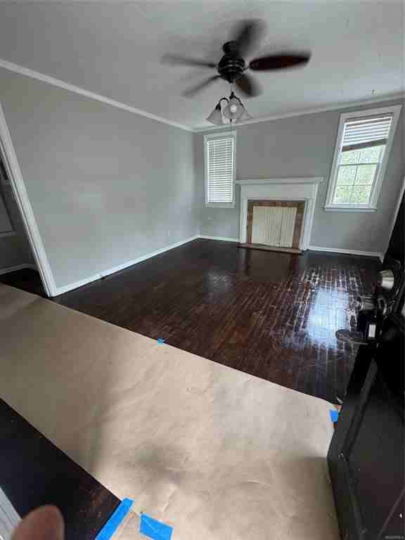 302 Bradley Dr - Photo 2 of 10