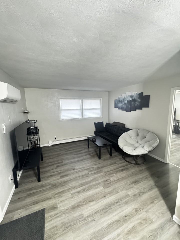 770 University Ave #4 - Photo 5 of 8
