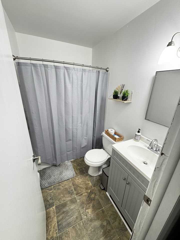 770 University Ave #4 - Photo 7 of 8