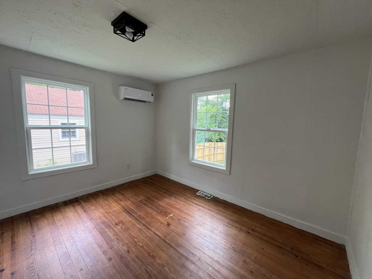 105 Ridge St - Photo 4 of 10