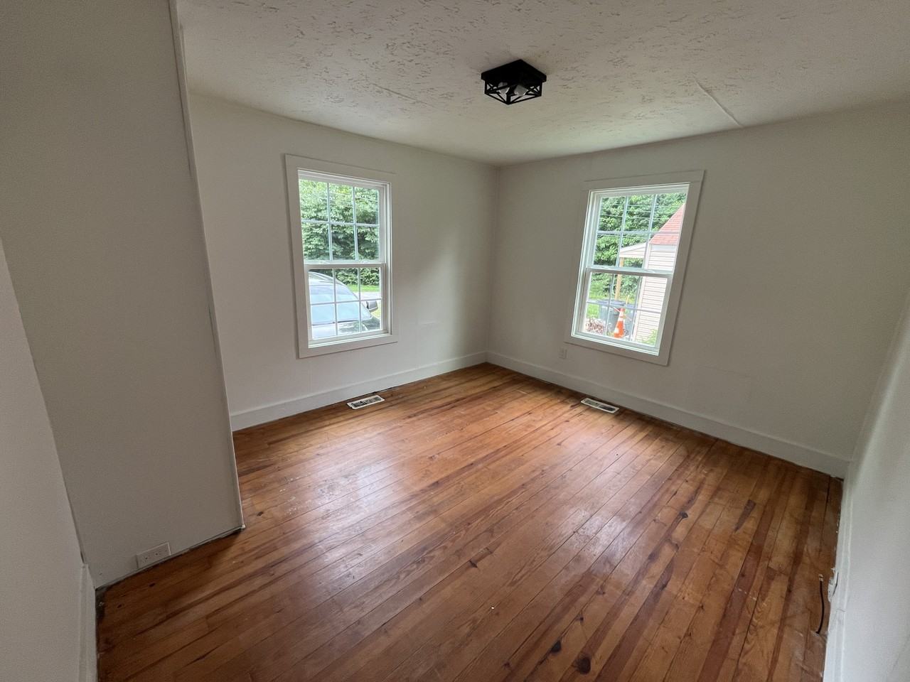 105 Ridge St - Photo 7 of 10