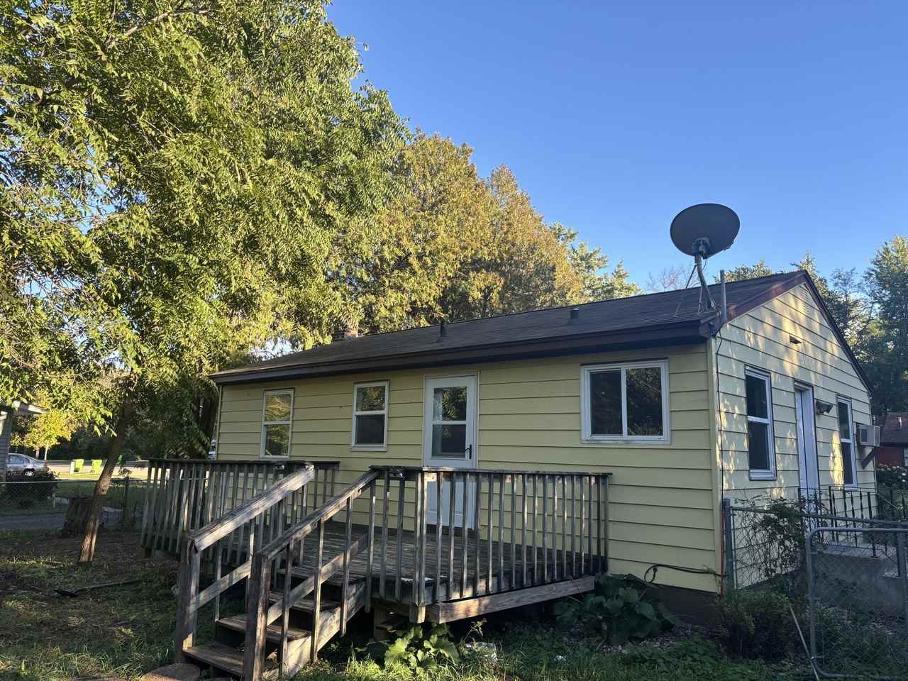 519 E 6th St - Photo 2 of 16