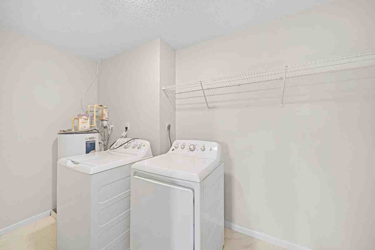 709 Se 8th Ter #4 - Photo 3 of 20
