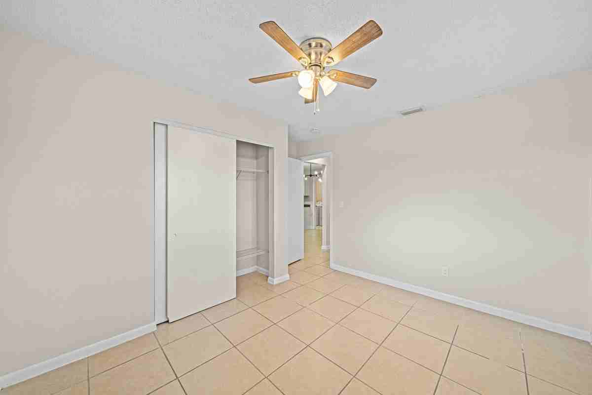 709 Se 8th Ter #4 - Photo 6 of 20