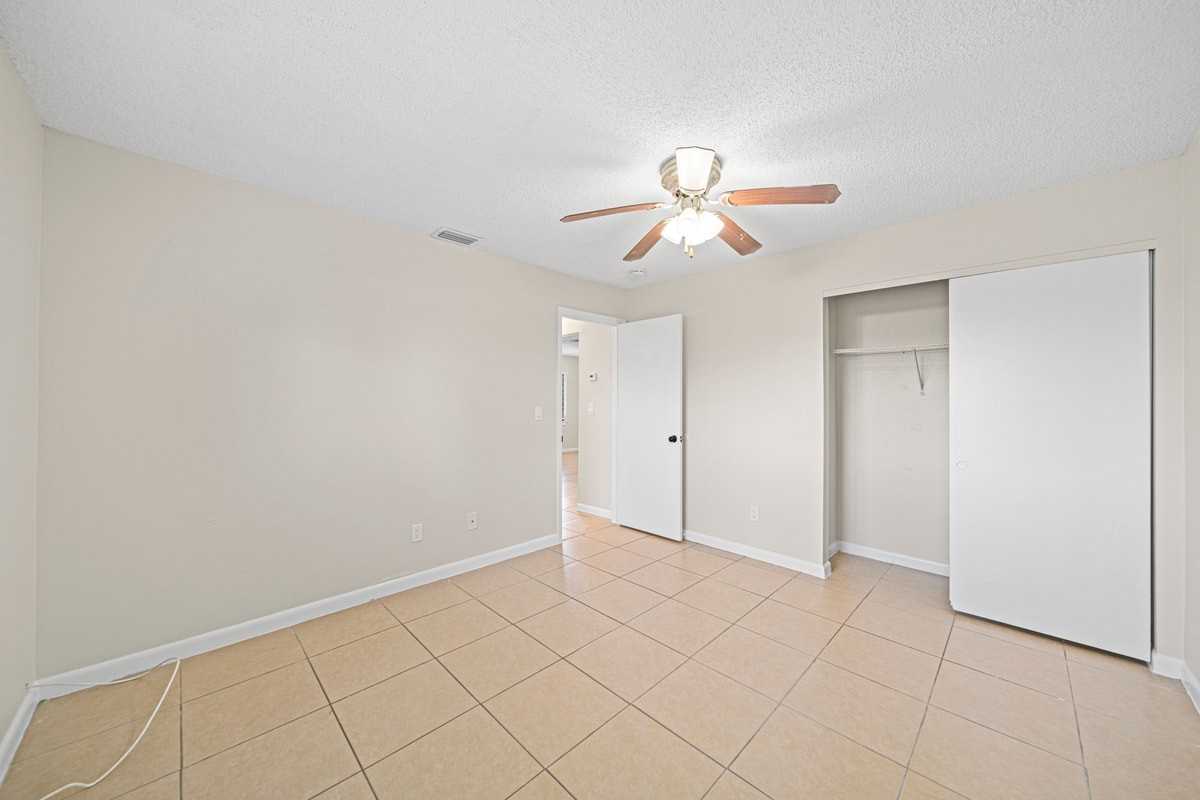 709 Se 8th Ter #4 - Photo 7 of 20