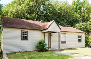 featured image of 211 W Plum St