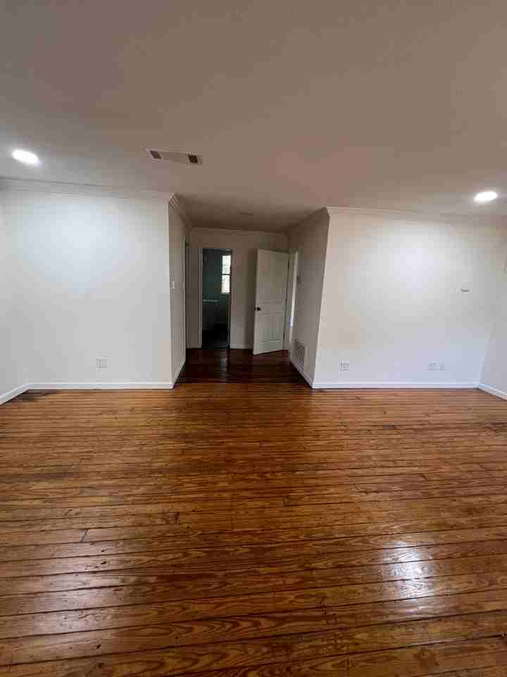 211 W Plum St - Photo 4 of 14
