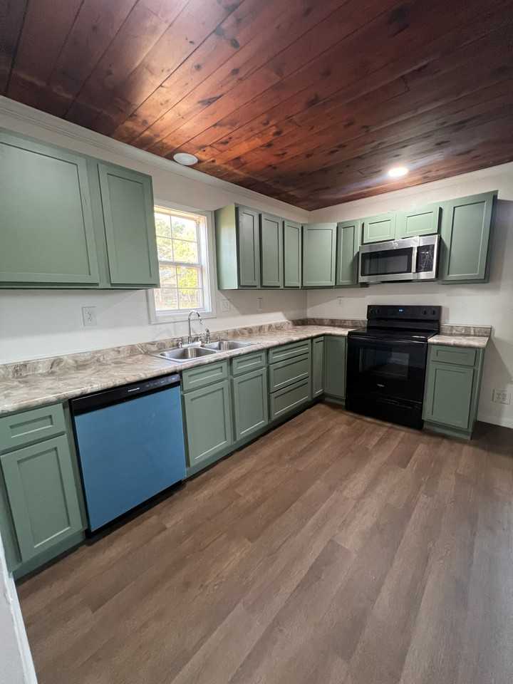 211 W Plum St - Photo 5 of 14