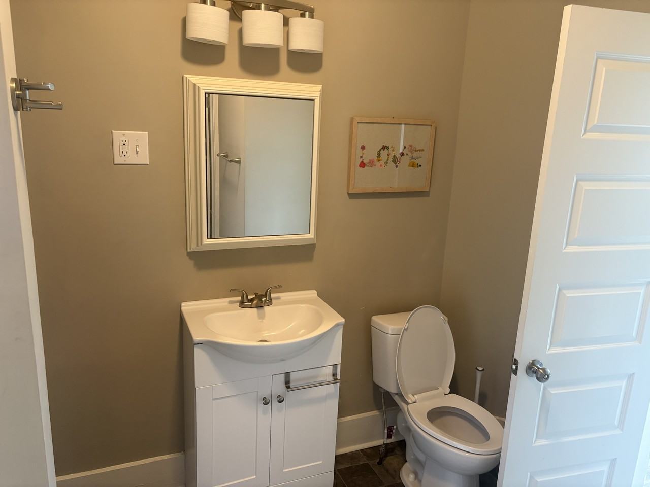 1102 Dodge Ave - Photo 2 of 18