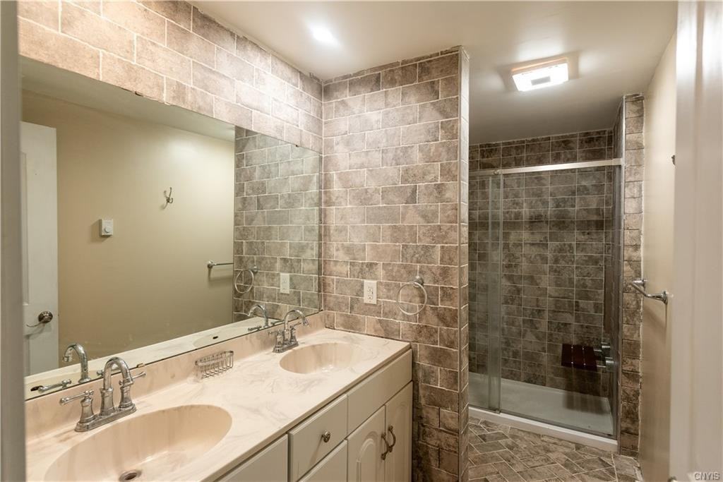 7610 Van Buren Rd - Photo 7 of 14