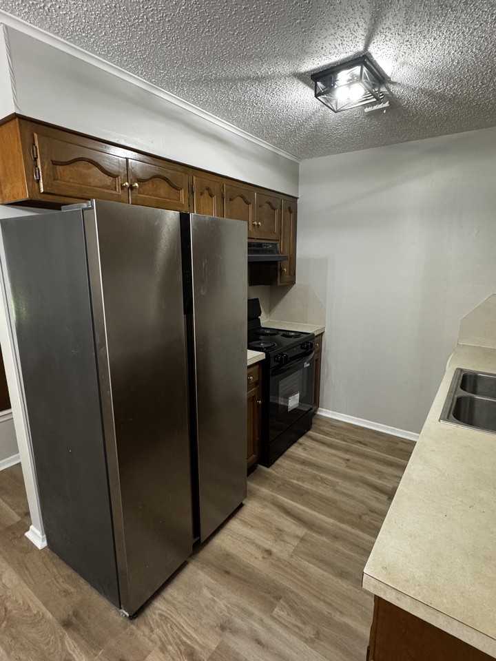 1104 E 24th St #B - Photo 2 of 7