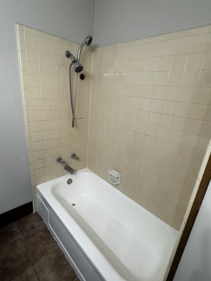 1104 E 24th St #B - Photo 6 of 7