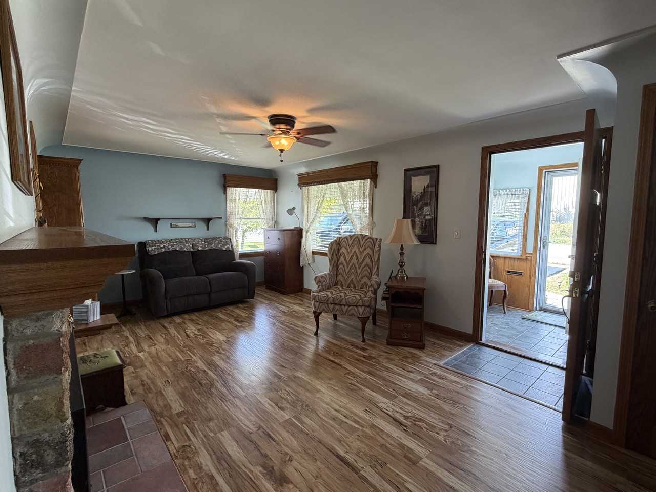 135 W Chisholm St - Photo 5 of 12