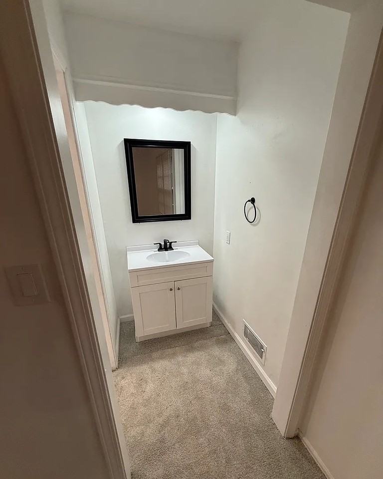 520 S Meadowbrook Ln - Photo 4 of 10