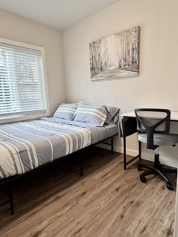 3221 Beacon Ave S - Photo 7 of 11
