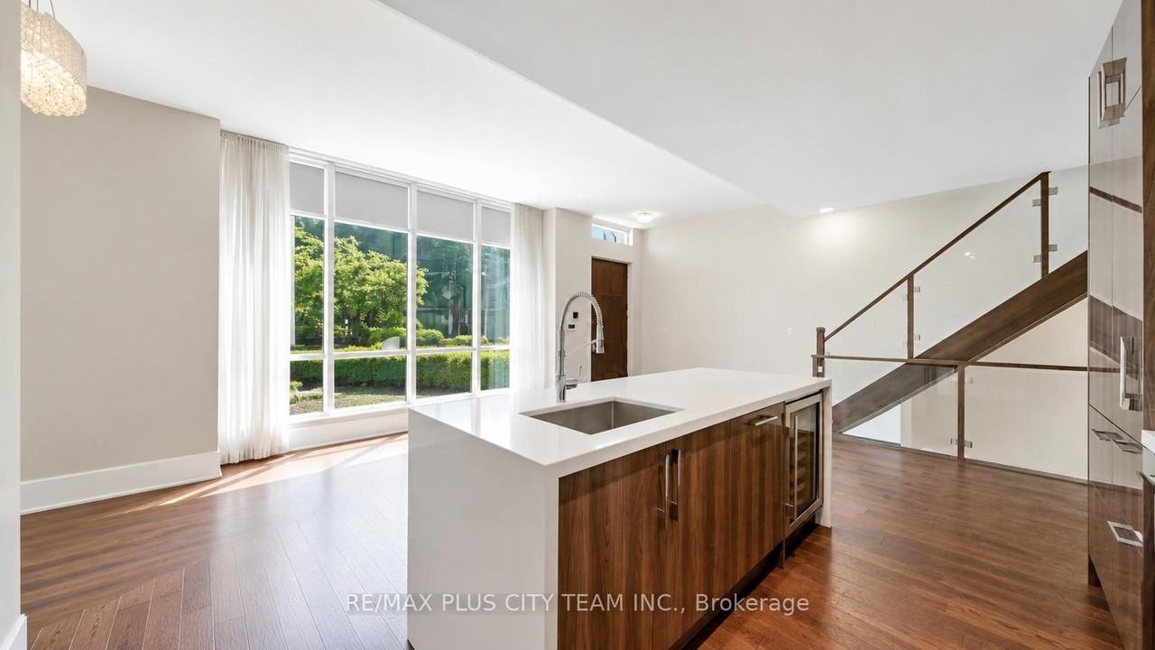 29 Queens Quay East - Photo 2 of 33