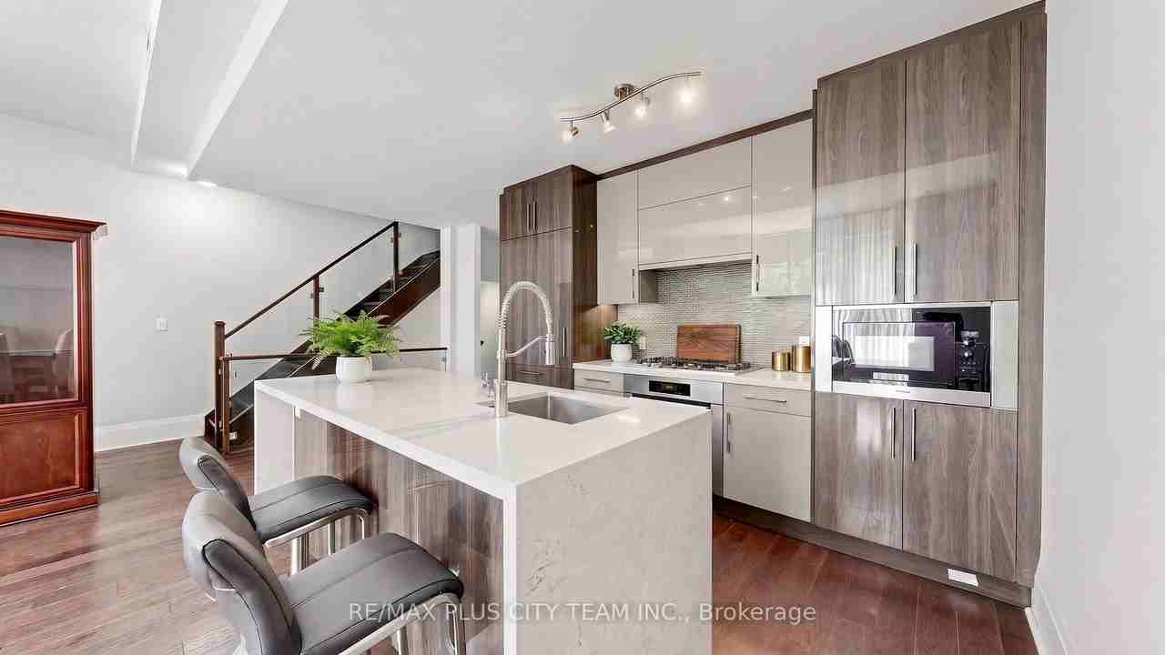 29 Queens Quay East - Photo 4 of 33