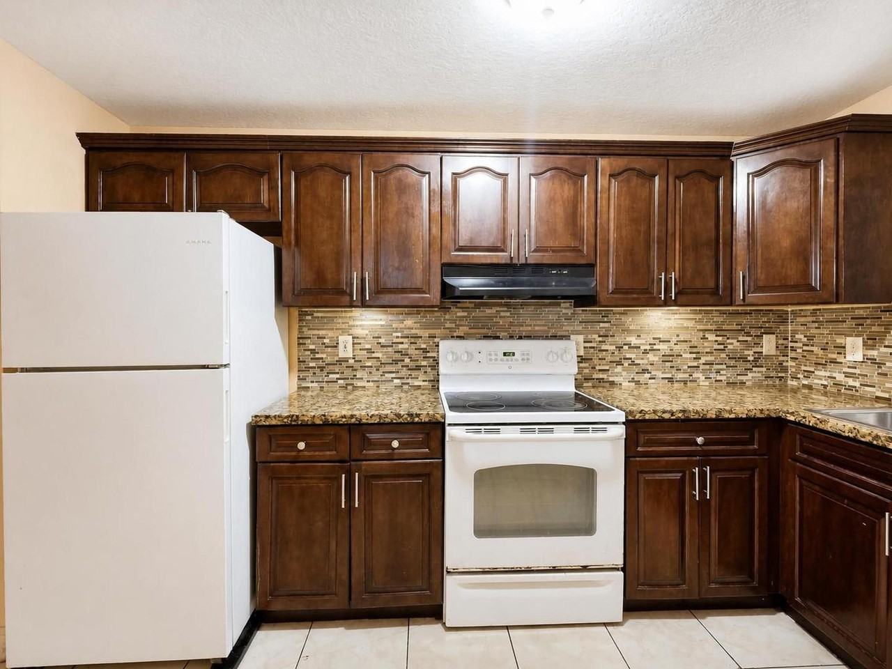 711 53rd St - Photo 3 of 20