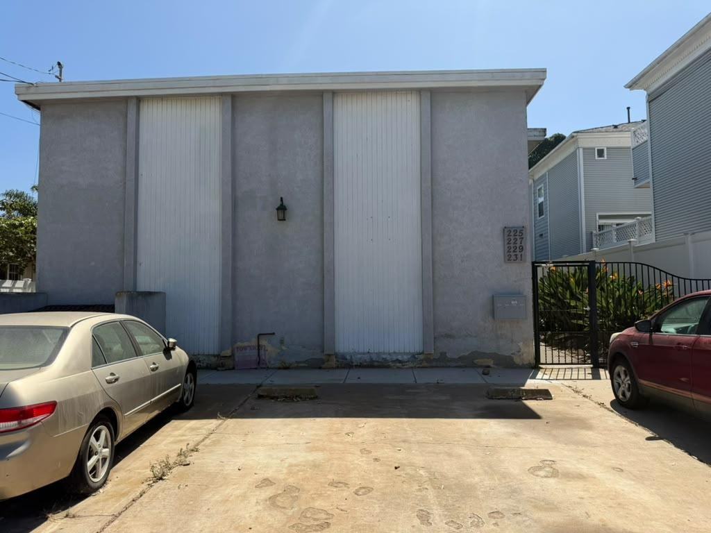 225 Dahlia Ave - Photo 2 of 2