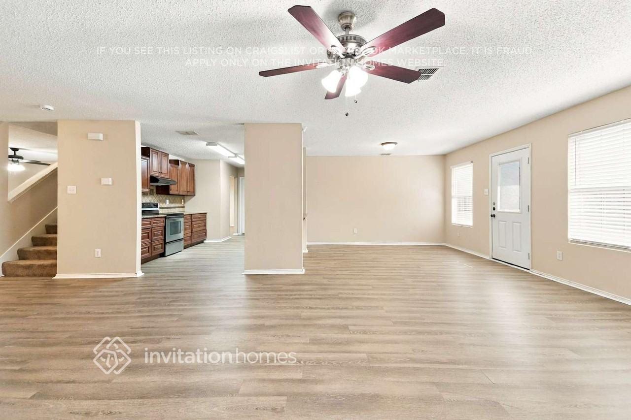 1537 Englewood Dr - Photo 4 of 18