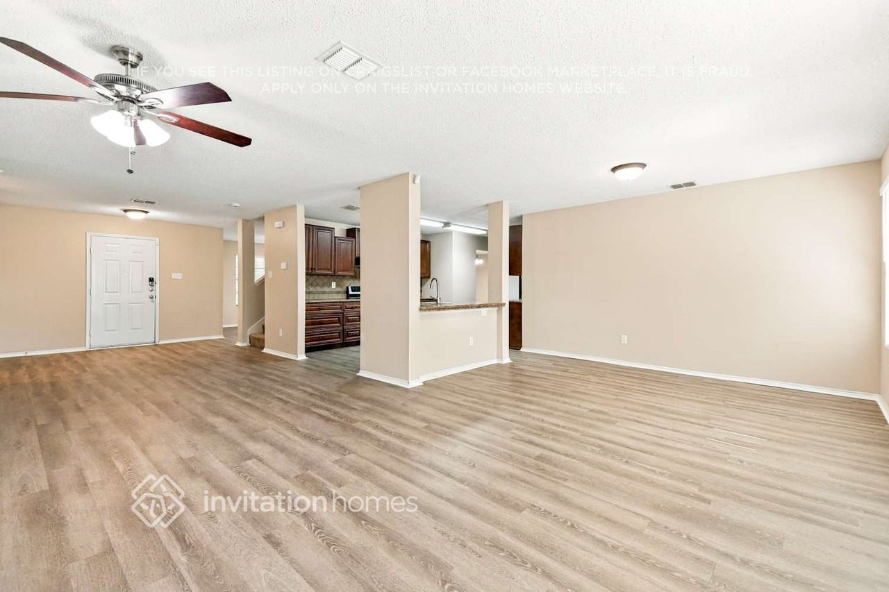 1537 Englewood Dr - Photo 5 of 18